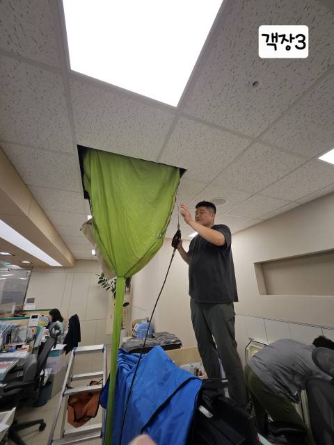 고양시 일산동구 장항동 하나은행 지점 에어컨 분해 직후 부품 상태